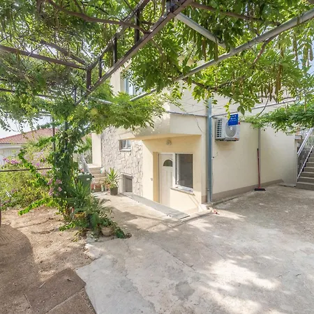 Apartment Apartments By The Sea Businci, Ciovo - 7560