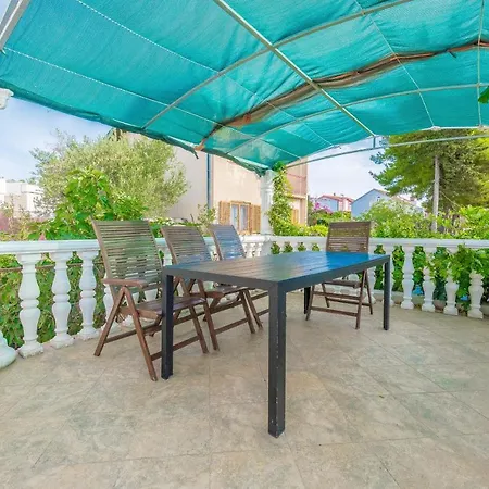 Apartman Apartments By The Sea Businci, Ciovo - 7560